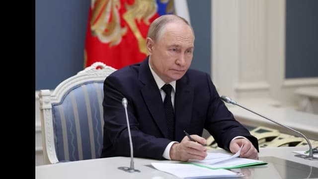 <span class="" word="ロ">ロ</span><span class="" word="シ">シ</span><span class="" word="ア">ア</span><span class="" word="、">、</span><span class="" word="プ">プ</span><span class="" word="ー">ー</span><span class="" word="チ">チ</span><span class="" word="ン">ン</span><ruby ><rb><span class="jlpt-n3" word="大統領">大統領</span></rb><rt>だいとうりょう</rt></ruby><span class="" word="と">と</span><ruby ><rb><span class="jlpt-n3" word="軍">軍</span></rb><rt>ぐん</rt></ruby><span class="" word="の">の</span><ruby ><rb><span class="" word="大">大</span></rb><rt>おお</rt></ruby><span class="" word="き">き</span><span class="" word="な">な</span><span class="" word="ミ">ミ</span><span class="" word="サ">サ</span><span class="" word="イ">イ</span><span class="" word="ル">ル</span><span class="" word="の">の</span><ruby ><rb><span class="jlpt-n5" word="練習">練習</span></rb><rt>れんしゅう</rt></ruby>