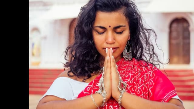 <span class="" word="イ">イ</span><span class="" word="ン">ン</span><span class="" word="ド">ド</span><span class="" word="の">の</span><span class="" word="お">お</span><span class="" word="で">で</span><span class="" word="こ">こ</span><span class="" word="の">の</span><ruby ><rb><span class="" word="赤">赤</span></rb><rt>あか</rt></ruby><span class="" word="い">い</span><ruby ><rb><span class="jlpt-n4" word="点">点</span></rb><rt>てん</rt></ruby>