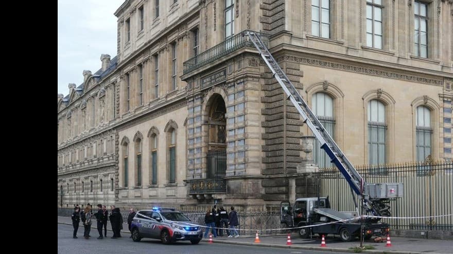 ルーブル美術館でリフトが使われた強盗とドイツ会社のユーモア広告