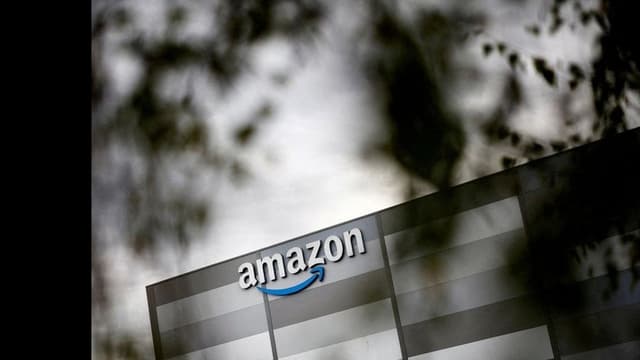 <span class="" word="ア">ア</span><span class="" word="マ">マ</span><span class="" word="ゾ">ゾ</span><span class="" word="ン">ン</span><span class="" word="、">、</span><ruby ><rb><span class="" word="3">3</span><span class="jlpt-n5" word="万">万</span></rb><rt>さんまん</rt></ruby><ruby ><rb><span class="jlpt-n5" word="人">人</span></rb><rt>にん</rt></ruby><span class="" word="の">の</span><ruby ><rb><span class="jlpt-n5" word="仕事">仕事</span></rb><rt>しごと</rt></ruby><span class="" word="を">を</span><span class="" word="な">な</span><span class="" word="く">く</span><span class="" word="す">す</span><span class="" word="か">か</span><span class="" word="も">も</span><span class="" word="し">し</span><span class="" word="れ">れ</span><span class="" word="ま">ま</span><span class="" word="せ">せ</span><span class="" word="ん">ん</span>