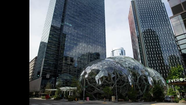 <span class="" word="ア">ア</span><span class="" word="マ">マ</span><span class="" word="ゾ">ゾ</span><span class="" word="ン">ン</span><span class="" word="、">、</span><ruby><rb><span class="" word="1">1</span><span class="jlpt-n5" word="万">万</span><span class="" word="4">4</span><span class="jlpt-n5" word="千">千</span><span class="jlpt-n5" word="人">人</span></rb><rt>いちまんよんせんにん</rt></ruby><span class="" word="の">の</span><ruby><rb><span class="unknown" word="社員">社員</span></rb><rt>しゃいん</rt></ruby><span class="" word="を">を</span><span class="" word="へ">へ</span><span class="" word="ら">ら</span><span class="" word="す">す</span><span class="" word="と">と</span><ruby><rb><span class="jlpt-n3" word="発表">発表</span></rb><rt>はっぴょう</rt></ruby>