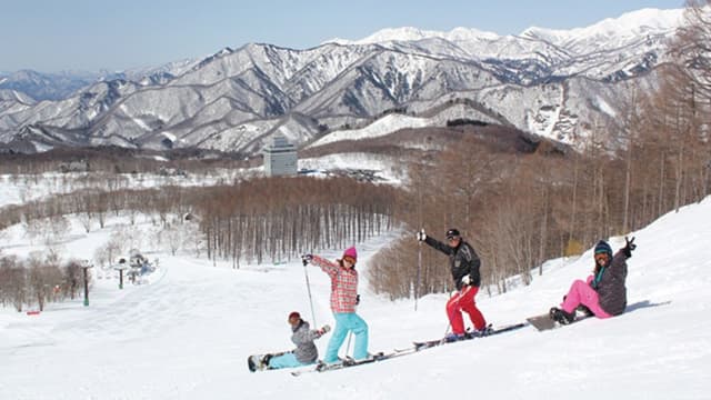 <span class="jlpt-n3" word="スキー">スキー</span><span class="" word="は">は</span><span class="" word="す">す</span><span class="" word="べ">べ</span><span class="" word="れ">れ</span><span class="" word="な">な</span><span class="" word="く">く</span><span class="" word="て">て</span><span class="" word="も">も</span><ruby ><rb><span class="" word="楽">楽</span></rb><rt>たの</rt></ruby><span class="" word="し">し</span><span class="" word="い">い</span><span class="" word="で">で</span><span class="" word="す">す</span>