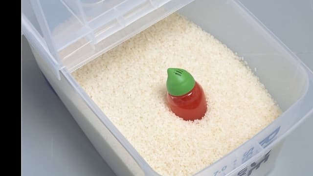 <span class="jlpt-n3" word="お">お</span><ruby ><rb><span class="jlpt-n4" word="米">米</span></rb><rt>こめ</rt></ruby><span class="" word="の">の</span><ruby ><rb><span class="jlpt-n4" word="虫">虫</span></rb><rt>むし</rt></ruby><span class="" word="を">を</span><span class="" word="ふ">ふ</span><span class="" word="せ">せ</span><span class="" word="ぐ">ぐ</span><span class="" word="ほ">ほ</span><span class="" word="う">う</span><span class="" word="ほ">ほ</span><span class="" word="う">う</span>