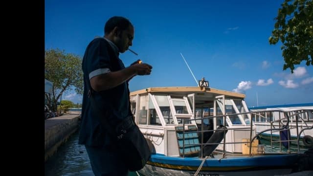 <span class="" word="モ">モ</span><span class="" word="ル">ル</span><span class="" word="デ">デ</span><span class="" word="ィ">ィ</span><span class="" word="ブ">ブ</span><span class="" word="で">で</span><ruby ><rb><span class="" word="2">2</span><span class="" word="0">0</span><span class="" word="0">0</span><span class="" word="7">7</span><span class="jlpt-n5" word="年">年</span></rb><rt>にせんななねん</rt></ruby><ruby ><rb><span class="" word="1">1</span><span class="jlpt-n3" word="月">月</span></rb><rt>いちがつ</rt></ruby><ruby ><rb><span class="" word="1">1</span><span class="jlpt-n4" word="日">日</span></rb><rt>ついたち</rt></ruby><span class="jlpt-n2" word="以降">以降</span><span class="" word="に">に</span><ruby ><rb><span class="" word="生">生</span></rb><rt>う</rt></ruby><span class="" word="ま">ま</span><span class="" word="れ">れ</span><span class="" word="た">た</span><ruby ><rb><span class="jlpt-n5" word="人">人</span></rb><rt>ひと</rt></ruby><span class="" word="の">の</span><span class="jlpt-n5" word="たばこ">たばこ</span><span class="" word="が">が</span><span class="" word="き">き</span><span class="" word="ん">ん</span><span class="" word="し">し</span><span class="" word="に">に</span><span class="jlpt-n5" word="なる">なる</span>