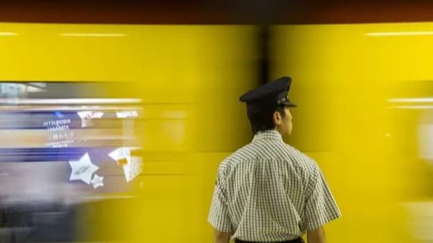 <ruby ><rb><span class="jlpt-n3" word="日本">日本</span></rb><rt>にほん</rt></ruby><span class="" word="の">の</span><span class="" word="ち">ち</span><span class="" word="か">か</span><span class="" word="て">て</span><span class="" word="つ">つ</span><span class="" word="の">の</span><span class="" word="マ">マ</span><span class="" word="ナ">ナ</span><span class="" word="ー">ー</span>