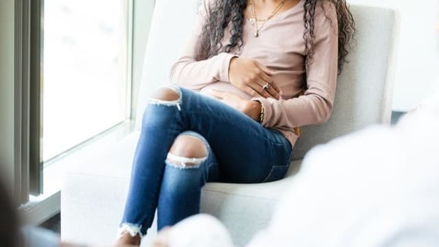 <ruby ><rb><span class="jlpt-n1" word="妊娠">妊娠</span><span class="jlpt-n5" word="中">中</span></rb><rt>にんしんちゅう</rt></ruby><span class="" word="の">の</span><ruby ><rb><span class="jlpt-n4" word="女性">女性</span></rb><rt>じょせい</rt></ruby><span class="" word="、">、</span><ruby ><rb><span class="jlpt-n3" word="銃">銃</span></rb><rt>じゅう</rt></ruby><span class="" word="に">に</span><span class="" word="よ">よ</span><span class="" word="る">る</span><ruby ><rb><span class="jlpt-n1" word="殺人">殺人</span></rb><rt>さつじん</rt></ruby><span class="" word="が">が</span><ruby ><rb><span class="" word="増">増</span></rb><rt>ふ</rt></ruby><span class="" word="え">え</span><span class="" word="て">て</span><span class="" word="い">い</span><span class="" word="る">る</span>