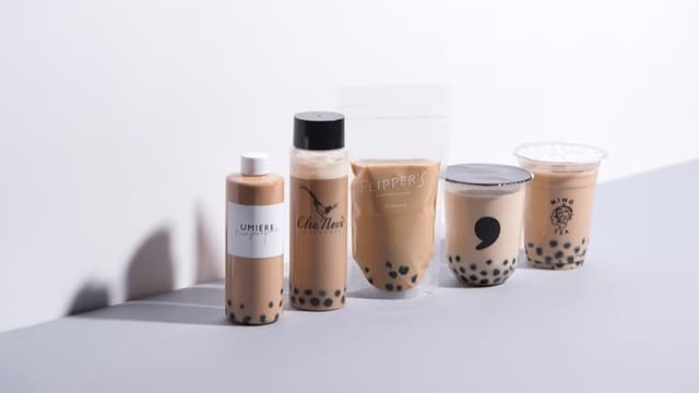 <span class="" word="タ">タ</span><span class="" word="ピ">ピ</span><span class="" word="オ">オ</span><span class="" word="カ">カ</span><span class="jlpt-n3" word="ミルク">ミルク</span><span class="" word="テ">テ</span><span class="" word="ィ">ィ</span><span class="" word="ー">ー</span><span class="" word="は">は</span><span class="jlpt-n5" word="どの">どの</span><span class="" word="く">く</span><span class="" word="ら">ら</span><span class="" word="い">い</span><ruby ><rb><span class="" word="飲">飲</span></rb><rt>の</rt></ruby><span class="" word="ん">ん</span><span class="" word="で">で</span><span class="" word="も">も</span><span class="" word="い">い</span><span class="" word="い">い</span><span class="" word="で">で</span><span class="" word="す">す</span><span class="" word="か">か</span>