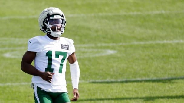 <span class="" word="N">N</span><span class="" word="F">F</span><span class="" word="L">L</span><span class="" word="の">の</span><ruby ><rb><span class="jlpt-n3" word="選手">選手</span></rb><rt>せんしゅ</rt></ruby><span class="" word="が">が</span><span class="" word="ニ">ニ</span><span class="" word="ュ">ュ</span><span class="" word="ー">ー</span><span class="" word="ヨ">ヨ</span><span class="" word="ー">ー</span><span class="" word="ク">ク</span><span class="" word="で">で</span><span class="" word="う">う</span><span class="" word="た">た</span><span class="" word="れ">れ</span><span class="" word="る">る</span>