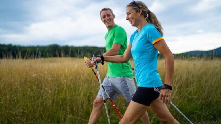 ノルディックウォーキングは誰でもできる全身運動
