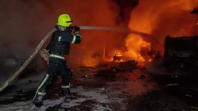 <span class="" word="ロ">ロ</span><span class="" word="シ">シ</span><span class="" word="ア">ア</span><span class="" word="に">に</span><span class="" word="よ">よ</span><span class="" word="る">る</span><span class="" word="ウ">ウ</span><span class="" word="ク">ク</span><span class="" word="ラ">ラ</span><span class="" word="イ">イ</span><span class="" word="ナ">ナ</span><ruby ><rb><span class="unknown" word="西部">西部</span></rb><rt>せいぶ</rt></ruby><ruby ><rb><span class="jlpt-n3" word="攻撃">攻撃</span></rb><rt>こうげき</rt></ruby><span class="" word="を">を</span><ruby ><rb><span class="" word="受">受</span></rb><rt>う</rt></ruby><span class="" word="け">け</span><span class="" word="た">た</span><span class="" word="ポ">ポ</span><span class="" word="ー">ー</span><span class="" word="ラ">ラ</span><span class="" word="ン">ン</span><span class="" word="ド">ド</span><span class="" word="の">の</span><ruby ><rb><span class="jlpt-n1" word="緊急">緊急</span></rb><rt>きんきゅう</rt></ruby><ruby ><rb><span class="unknown" word="防空">防空</span></rb><rt>ぼうくう</rt></ruby><ruby ><rb><span class="jlpt-n1" word="対応">対応</span></rb><rt>たいおう</rt></ruby><span class="" word="と">と</span><span class="" word="N">N</span><span class="" word="A">A</span><span class="" word="T">T</span><span class="" word="O">O</span><span class="" word="の">の</span><ruby ><rb><span class="jlpt-n1" word="警戒">警戒</span></rb><rt>けいかい</rt></ruby><ruby ><rb><span class="jlpt-n2" word="強化">強化</span></rb><rt>きょうか</rt></ruby>