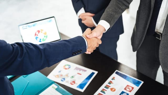 <span class="jlpt-n1" word="セール">セール</span><span class="" word="の">の</span><ruby ><rb><span class="jlpt-n5" word="仕事">仕事</span></rb><rt>しごと</rt></ruby><span class="" word="に">に</span><span class="" word="ひ">ひ</span><span class="" word="つ">つ</span><span class="" word="よ">よ</span><span class="" word="う">う</span><span class="" word="な">な</span><span class="" word="こ">こ</span><span class="" word="と">と</span>