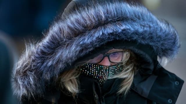 <ruby ><rb><span class="jlpt-n2" word="北極">北極</span></rb><rt>ほっきょく</rt></ruby><span class="" word="の">の</span><ruby ><rb><span class="jlpt-n5" word="空">空</span></rb><rt>そら</rt></ruby><span class="" word="で">で</span><ruby ><rb><span class="" word="起">起</span></rb><rt>お</rt></ruby><span class="" word="き">き</span><span class="" word="た">た</span><ruby ><rb><span class="jlpt-n3" word="変化">変化</span></rb><rt>へんか</rt></ruby><span class="" word="と">と</span><ruby ><rb><span class="" word="1">1</span><span class="" word="2">2</span><span class="jlpt-n3" word="月">月</span></rb><rt>じゅうにがつ</rt></ruby><span class="" word="の">の</span><ruby ><rb><span class="unknown" word="寒波">寒波</span></rb><rt>かんぱ</rt></ruby><span class="" word="の">の</span><ruby ><rb><span class="jlpt-n3" word="可能">可能</span><span class="jlpt-n3" word="性">性</span></rb><rt>かのうせい</rt></ruby>