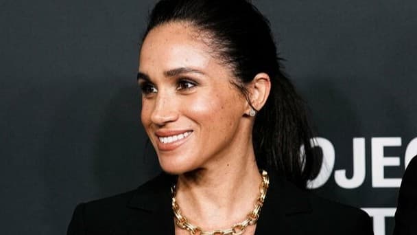 <span class="" word="メ">メ</span><span class="" word="ー">ー</span><span class="" word="ガ">ガ</span><span class="" word="ン">ン</span><ruby ><rb><span class="unknown" word="妃">妃</span></rb><rt>ひ</rt></ruby><span class="" word="、">、</span><span class="jlpt-n3" word="ドレス">ドレス</span><span class="" word="を">を</span><ruby ><rb><span class="" word="持">持</span></rb><rt>も</rt></ruby><span class="" word="ち">ち</span><ruby ><rb><span class="" word="帰">帰</span></rb><rt>かえ</rt></ruby><span class="" word="っ">っ</span><span class="" word="た">た</span><span class="" word="う">う</span><span class="" word="わ">わ</span><span class="" word="さ">さ</span>