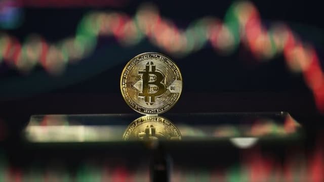 <ruby ><rb><span class="unknown" word="暗号">暗号</span><span class="jlpt-n1" word="資産">資産</span></rb><rt>あんごうしさん</rt></ruby><ruby ><rb><span class="jlpt-n3" word="市場">市場</span></rb><rt>しじょう</rt></ruby><ruby ><rb><span class="unknown" word="急落">急落</span></rb><rt>きゅうらく</rt></ruby><span class="" word="の">の</span><ruby ><rb><span class="jlpt-n1" word="背景">背景</span></rb><rt>はいけい</rt></ruby><span class="" word="に">に</span><span class="jlpt-n5" word="ある">ある</span><ruby ><rb><span class="jlpt-n2" word="構造">構造</span><span class="jlpt-n1" word="的">的</span></rb><rt>こうぞうてき</rt></ruby><ruby ><rb><span class="jlpt-n1" word="要因">要因</span></rb><rt>よういん</rt></ruby><span class="" word="と">と</span><ruby ><rb><span class="" word="市">市</span><span class="" word="場">場</span></rb><rt>しじょう</rt></ruby><ruby ><rb><span class="jlpt-n3" word="心理">心理</span></rb><rt>しんり</rt></ruby><span class="" word="の">の</span><ruby ><rb><span class="jlpt-n1" word="変遷">変遷</span></rb><rt>へんせん</rt></ruby>