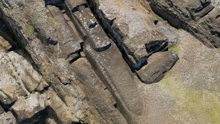 イースター島の採石場に見るモアイ像製作の新たな手がかり