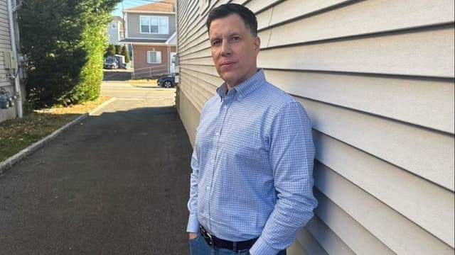 SNS<ruby ><rb>型</rb><rt>がた</rt></ruby><ruby ><rb>投資</rb><rt>とうし</rt></ruby><ruby ><rb>詐欺</rb><rt>さぎ</rt></ruby>：ニュージャージー<ruby ><rb>州</rb><rt>しゅう</rt></ruby><ruby ><rb>在住</rb><rt>ざいじゅう</rt></ruby>の<ruby ><rb>男性</rb><rt>だんせい</rt></ruby>に<ruby ><rb>届</rb><rt>とど</rt></ruby>いた<ruby ><rb>見知ら</rb><rt>みし</rt></ruby>ぬ<ruby ><rb>相手</rb><rt>あいて</rt></ruby>からのメッセージが、<ruby ><rb>彼</rb><rt>かれ</rt></ruby>の<ruby ><rb>人生</rb><rt>じんせい</rt></ruby>の<ruby ><rb>破滅</rb><rt>はめつ</rt></ruby>へと<ruby ><rb>導</rb><rt>みちび</rt></ruby>いた