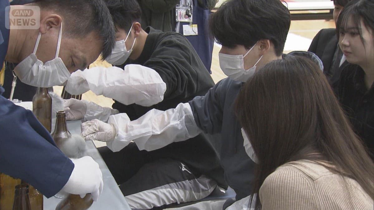 学生が警察の仕事を体験しました