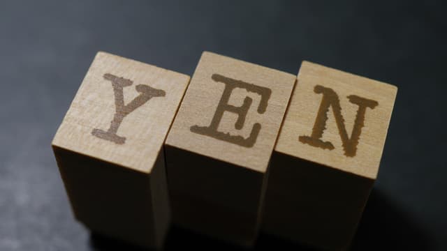 <ruby><rb><span class="unknown" word="日銀">日銀</span></rb><rt>にちぎん</rt></ruby><span class="" word="の">の</span><ruby><rb><span class="unknown" word="利上げ">利上げ</span></rb><rt>りあげ</rt></ruby><span class="" word="と">と</span><ruby><rb><span class="jlpt-n3" word="日本">日本</span></rb><rt>にほん</rt></ruby><ruby><rb><span class="jlpt-n4" word="経済">経済</span></rb><rt>けいざい</rt></ruby><span class="" word="へ">へ</span><span class="" word="の">の</span><ruby><rb><span class="jlpt-n3" word="影響">影響</span></rb><rt>えいきょう</rt></ruby>