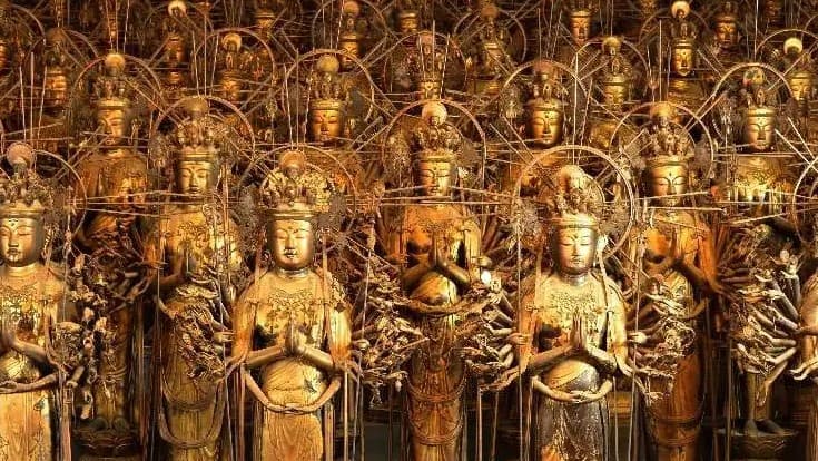 京都の三十三間堂：たくさんの観音さまがいるお寺