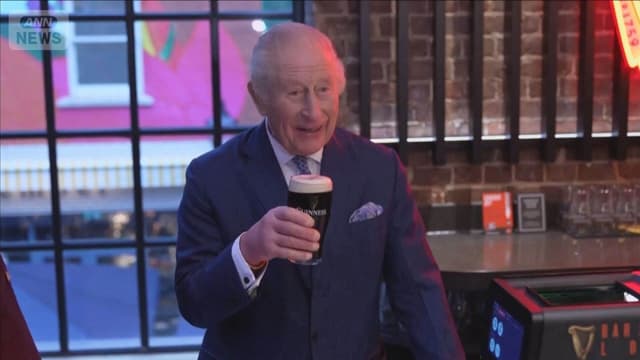 <span class="" word="チ">チ</span><span class="" word="ャ">ャ</span><span class="" word="ー">ー</span><span class="" word="ル">ル</span><span class="" word="ズ">ズ</span><ruby ><rb><span class="jlpt-n2" word="国王">国王</span></rb><rt>こくおう</rt></ruby><span class="" word="、">、</span><span class="jlpt-n5" word="新しい">新しい</span><span class="jlpt-n3" word="ビール">ビール</span><span class="" word="の">の</span><ruby ><rb><span class="jlpt-n5" word="店">店</span></rb><rt>みせ</rt></ruby><span class="" word="に">に</span><ruby ><rb><span class="" word="行">行</span></rb><rt>い</rt></ruby><span class="" word="き">き</span><span class="" word="ま">ま</span><span class="" word="す">す</span>