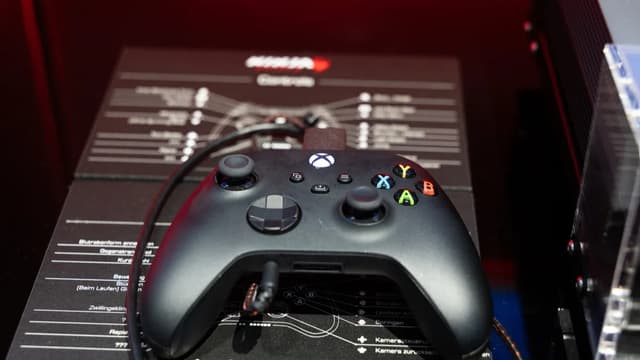 <span class="" word="X">X</span><span class="" word="b">b</span><span class="" word="o">o</span><span class="" word="x">x</span><span class="" word="の">の</span><ruby ><rb><span class="jlpt-n3" word="販売">販売</span></rb><rt>はんばい</rt></ruby><ruby ><rb><span class="jlpt-n3" word="金額">金額</span></rb><rt>きんがく</rt></ruby><span class="" word="は">は</span><ruby ><rb><span class="unknown" word="前年">前年</span><span class="unknown" word="同月">同月</span><span class="unknown" word="比">比</span></rb><rt>ぜんねんどうげつひ</rt></ruby><span class="" word="7">7</span><span class="" word="0">0</span><span class="" word="％">％</span><ruby ><rb><span class="unknown" word="減">減</span></rb><rt>げん</rt></ruby><span class="" word="、">、</span><span class="" word="P">P</span><span class="" word="S">S</span><span class="" word="5">5</span><span class="" word="は">は</span><span class="" word="4">4</span><span class="" word="0">0</span><span class="" word="％">％</span><ruby ><rb><span class="" word="減">減</span></rb><rt>げん</rt></ruby><span class="" word="　">　</span><span class="" word="2">2</span><span class="" word="0">0</span><span class="" word="0">0</span><span class="" word="5">5</span><ruby ><rb><span class="" word="年">年</span></rb><rt>ねん</rt></ruby><ruby ><rb><span class="jlpt-n3" word="以来">以来</span></rb><rt>いらい</rt></ruby><ruby ><rb><span class="unknown" word="最悪">最悪</span></rb><rt>さいあく</rt></ruby>