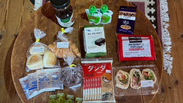 <ruby ><rb><span class="unknown" word="中国">中国</span><span class="jlpt-n3" word="地方">地方</span></rb><rt>ちゅうごくちほう</rt></ruby><span class="" word="で">で</span><span class="" word="コ">コ</span><span class="" word="ス">ス</span><span class="" word="ト">ト</span><span class="" word="コ">コ</span><span class="" word="の">の</span><ruby ><rb><span class="jlpt-n3" word="商品">商品</span></rb><rt>しょうひん</rt></ruby><span class="" word="を">を</span><ruby ><rb><span class="" word="少">少</span></rb><rt>すこ</rt></ruby><span class="" word="し">し</span><ruby ><rb><span class="" word="買">買</span></rb><rt>か</rt></ruby><span class="" word="え">え</span><span class="" word="る">る</span><ruby ><rb><span class="jlpt-n5" word="店">店</span></rb><rt>みせ</rt></ruby>