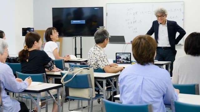 <span class="jlpt-n5" word="たくさん">たくさん</span><span class="" word="の">の</span><ruby ><rb><span class="jlpt-n3" word="お">お</span><span class="" word="年">年</span><span class="" word="寄">寄</span></rb><rt>おとしより</rt></ruby><span class="" word="り">り</span><span class="" word="が">が</span><ruby ><rb><span class="unknown" word="日本語">日本語</span></rb><rt>にほんご</rt></ruby><span class="" word="の">の</span><ruby ><rb><span class="jlpt-n5" word="先生">先生</span></rb><rt>せんせい</rt></ruby><span class="" word="に">に</span><span class="" word="な">な</span><span class="" word="り">り</span><span class="" word="ま">ま</span><span class="" word="す">す</span>