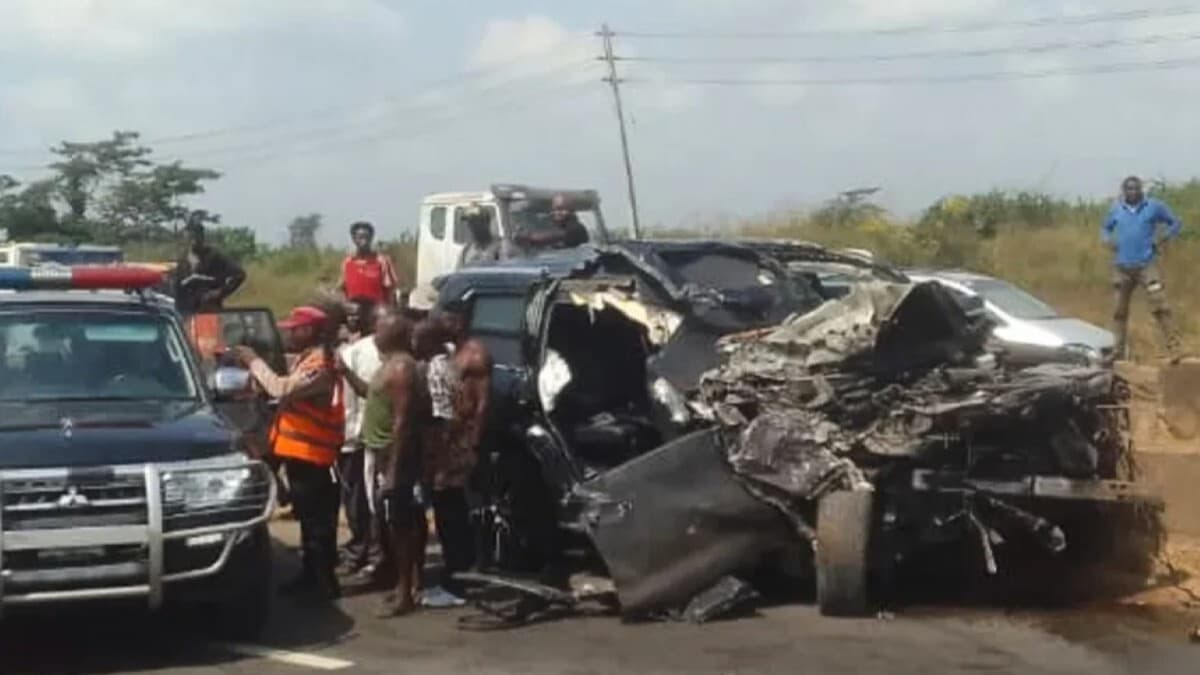 イギリスの元ボクシングチャンピオン、ナイジェリアで車の事故にあう