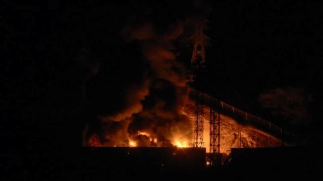 <span class="" word="ベ">ベ</span><span class="" word="ネ">ネ</span><span class="" word="ズ">ズ</span><span class="" word="エ">エ</span><span class="" word="ラ">ラ</span><span class="" word="、">、</span><span class="jlpt-n4" word="アメリカ">アメリカ</span><span class="" word="の">の</span><ruby ><rb><span class="jlpt-n3" word="攻撃">攻撃</span></rb><rt>こうげき</rt></ruby><span class="" word="を">を</span><ruby ><rb><span class="jlpt-n1" word="非難">非難</span></rb><rt>ひなん</rt></ruby><span class="" word="し">し</span><ruby ><rb><span class="jlpt-n1" word="国防">国防</span><span class="jlpt-n3" word="計画">計画</span></rb><rt>こくぼうけいかく</rt></ruby><span class="" word="を">を</span><ruby ><rb><span class="" word="始">始</span></rb><rt>はじ</rt></ruby><span class="" word="め">め</span><span class="" word="る">る</span>