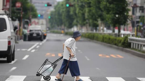 <ruby ><rb><span class="jlpt-n3" word="日本">日本</span></rb><rt>にほん</rt></ruby><span class="" word="で">で</span><ruby ><rb><span class="" word="増">増</span></rb><rt>ふ</rt></ruby><span class="" word="え">え</span><span class="" word="る">る</span><ruby ><rb><span class="jlpt-n5" word="一">一</span><span class="jlpt-n5" word="人">人</span></rb><rt>ひとり</rt></ruby><span class="" word="で">で</span><ruby ><rb><span class="" word="亡">亡</span></rb><rt>な</rt></ruby><span class="" word="く">く</span><span class="" word="な">な</span><span class="" word="る">る</span><ruby ><rb><span class="" word="人">人</span></rb><rt>ひと</rt></ruby><span class="" word="と">と</span><span class="jlpt-n5" word="その">その</span><ruby ><rb><span class="jlpt-n5" word="問題">問題</span></rb><rt>もんだい</rt></ruby>