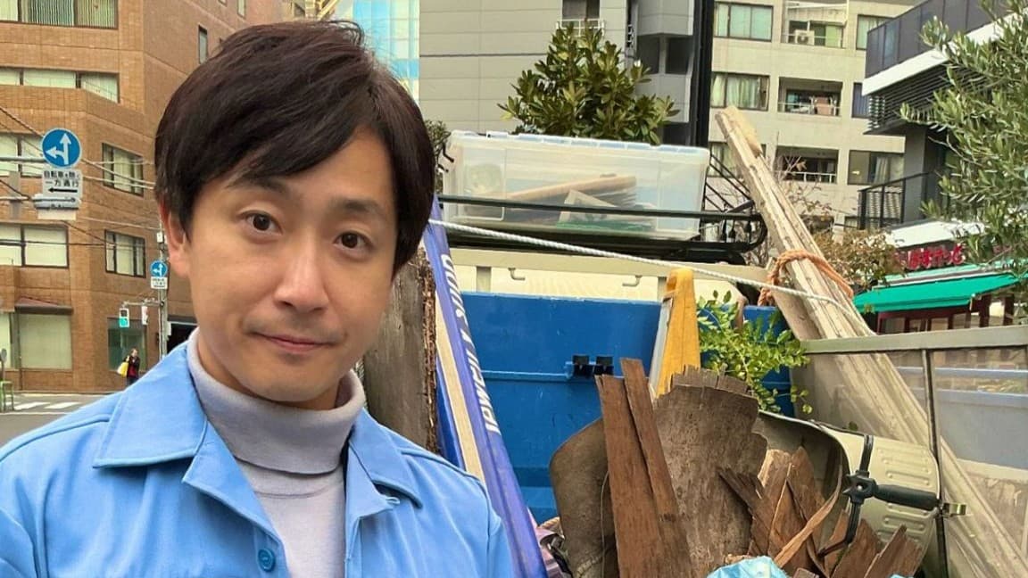 千代田区の区長が新年にゴミをひろう