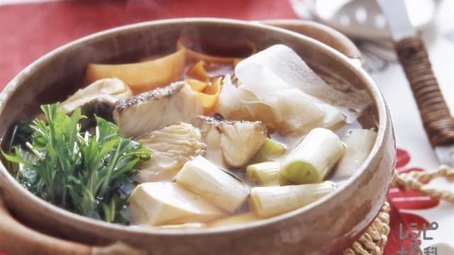 <span class="" word="タ">タ</span><span class="" word="ラ">ラ</span><span class="jlpt-n3" word="鍋">鍋</span>