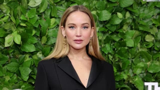 <span class="" word="ジ">ジ</span><span class="" word="ェ">ェ</span><span class="" word="ニ">ニ</span><span class="" word="フ">フ</span><span class="" word="ァ">ァ</span><span class="" word="ー">ー</span><span class="" word="・">・</span><span class="" word="ロ">ロ</span><span class="" word="ー">ー</span><span class="" word="レ">レ</span><span class="" word="ン">ン</span><span class="" word="ス">ス</span><span class="" word="、">、</span><ruby ><rb><span class="jlpt-n5" word="有名">有名</span></rb><rt>ゆうめい</rt></ruby><span class="" word="な">な</span><ruby ><rb><span class="jlpt-n5" word="映画">映画</span></rb><rt>えいが</rt></ruby><span class="" word="の">の</span><ruby ><rb><span class="jlpt-n3" word="役">役</span></rb><rt>やく</rt></ruby><span class="" word="を">を</span><span class="" word="も">も</span><span class="" word="ら">ら</span><span class="" word="え">え</span><span class="" word="な">な</span><span class="" word="か">か</span><span class="" word="っ">っ</span><span class="" word="た">た</span><ruby ><rb><span class="jlpt-n4" word="理由">理由</span></rb><rt>りゆう</rt></ruby><span class="" word="を">を</span><ruby ><rb><span class="" word="話">話</span></rb><rt>はな</rt></ruby><span class="" word="す">す</span>