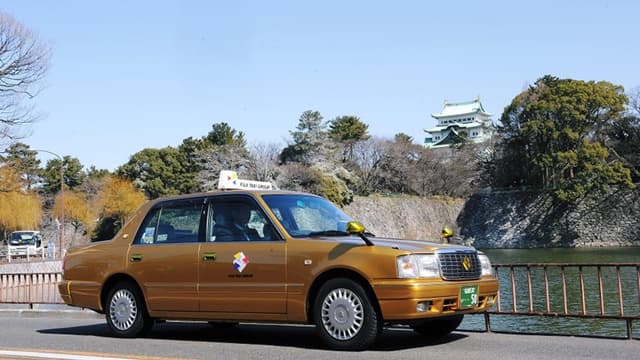 <ruby ><rb><span class="jlpt-n3" word="日本">日本</span></rb><rt>にほん</rt></ruby><span class="" word="の">の</span><ruby ><rb><span class="unknown" word="金色">金色</span></rb><rt>きんいろ</rt></ruby><span class="jlpt-n5" word="タクシー">タクシー</span>