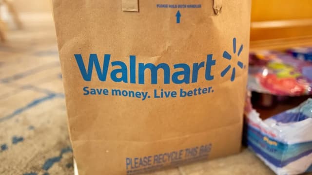 <span class="" word="ウ">ウ</span><span class="" word="ォ">ォ</span><span class="" word="ル">ル</span><span class="" word="マ">マ</span><span class="" word="ー">ー</span><span class="" word="ト">ト</span><span class="" word="、">、</span><ruby ><rb><span class="unknown" word="時価">時価</span><span class="unknown" word="総額">総額</span></rb><rt>じかそうがく</rt></ruby><span class="" word="1">1</span><ruby ><rb><span class="jlpt-n1" word="兆">兆</span></rb><rt>ちょう</rt></ruby><ruby ><rb><span class="" word="ド">ド</span><span class="" word="ル">ル</span></rb><rt>どる</rt></ruby><span class="" word="を">を</span><span class="" word="こ">こ</span><span class="" word="え">え</span><span class="" word="る">る</span>