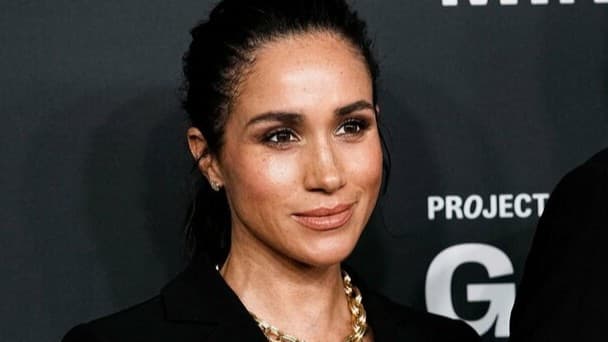 <span class="" word="メ">メ</span><span class="" word="ー">ー</span><span class="" word="ガ">ガ</span><span class="" word="ン">ン</span><ruby><rb><span class="unknown" word="妃">妃</span></rb><rt>ひ</rt></ruby><span class="" word="の">の</span><span class="jlpt-n3" word="ドレス">ドレス</span><span class="" word="に">に</span><span class="jlpt-n5" word="いろいろ">いろいろ</span><span class="" word="な">な</span><ruby><rb><span class="jlpt-n4" word="意見">意見</span></rb><rt>いけん</rt></ruby>