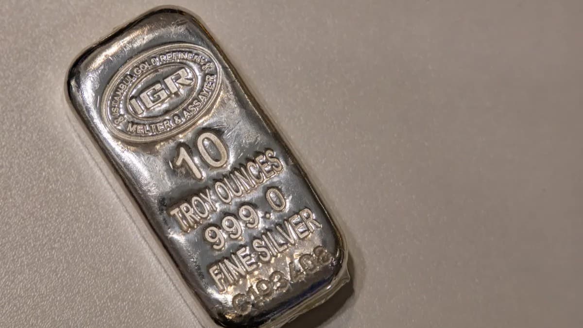 米国金融政策を巡る観測の変化がもたらした銀価格の急落と市場の不安定化