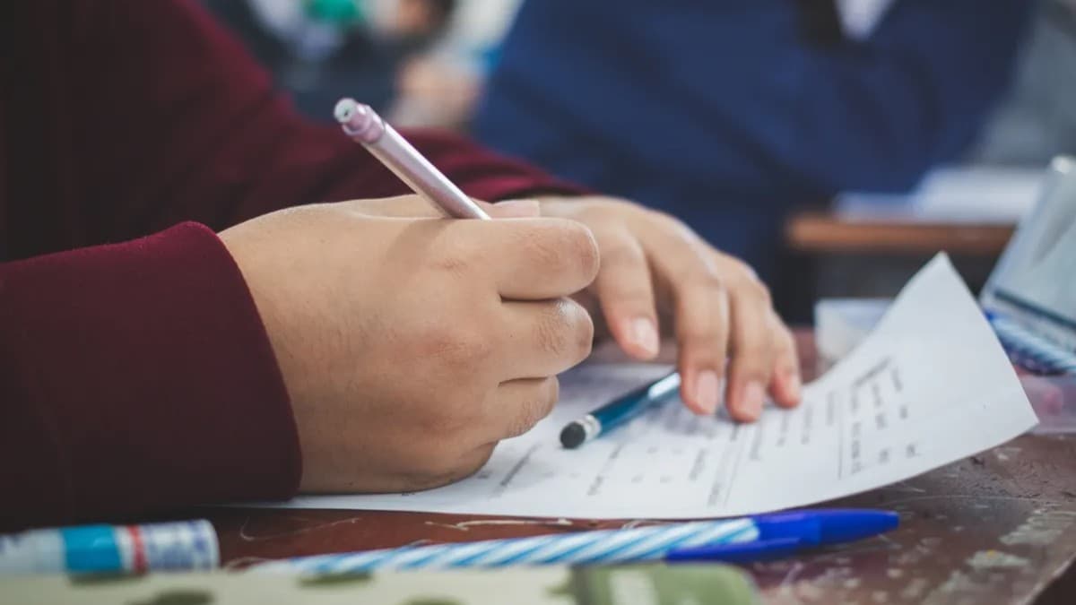 AI活用が米国学生の学習態度と人間関係に及ぼす影響