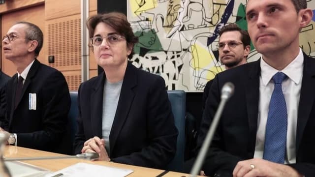 <span class="" word="ル">ル</span><span class="" word="ー">ー</span><span class="" word="ブ">ブ</span><span class="" word="ル">ル</span><ruby ><rb><span class="" word="美">美</span><span class="" word="術">術</span><span class="" word="館">館</span></rb><rt>びじゅつかん</rt></ruby><span class="" word="の">の</span><ruby ><rb><span class="unknown" word="館長">館長</span></rb><rt>かんちょう</rt></ruby><span class="" word="が">が</span><ruby ><rb><span class="jlpt-n3" word="強盗">強盗</span><span class="jlpt-n3" word="事件">事件</span></rb><rt>ごうとうじけん</rt></ruby><span class="" word="で">で</span><ruby ><rb><span class="" word="辞">辞</span></rb><rt>や</rt></ruby><span class="" word="め">め</span><span class="" word="ま">ま</span><span class="" word="し">し</span><span class="" word="た">た</span>