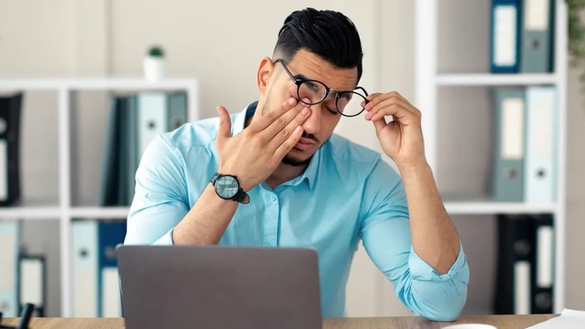 デジタル端末の過度な利用と職業的健康管理の必要性