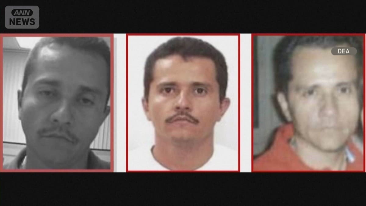 メキシコでサッカーのためにたくさんの人がまもります