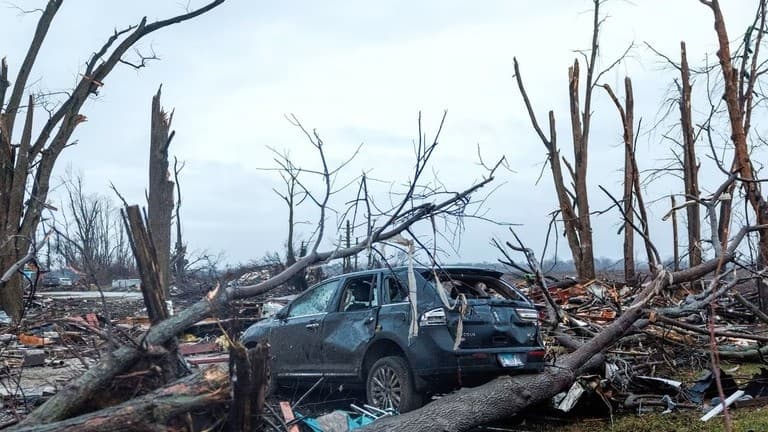 アメリカ中西部で大きな嵐　竜巻で2人が亡くなる