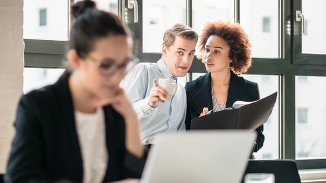 <ruby ><rb><span class="unknown" word="職場">職場</span></rb><rt>しょくば</rt></ruby><span class="" word="に">に</span><span class="" word="お">お</span><span class="" word="け">け</span><span class="" word="る">る</span><ruby ><rb><span class="" word="小">小</span></rb><rt>ちい</rt></ruby><span class="" word="さ">さ</span><span class="" word="な">な</span><ruby ><rb><span class="" word="見">見</span><span class="" word="下">下</span></rb><rt>みくだ</rt></ruby><span class="" word="し">し</span><span class="" word="が">が</span><span class="jlpt-n3" word="チーム">チーム</span><span class="" word="に">に</span><ruby ><rb><span class="" word="及">及</span></rb><rt>およ</rt></ruby><span class="" word="ぼ">ぼ</span><span class="" word="す">す</span><ruby ><rb><span class="jlpt-n3" word="重大">重大</span></rb><rt>じゅうだい</rt></ruby><span class="" word="な">な</span><ruby ><rb><span class="jlpt-n3" word="影響">影響</span></rb><rt>えいきょう</rt></ruby>