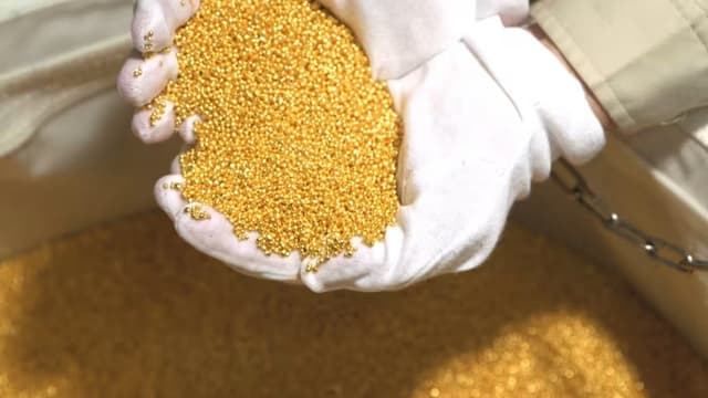 <ruby ><rb><span class="jlpt-n3" word="日本">日本</span></rb><rt>にほん</rt></ruby><span class="" word="の">の</span><span class="" word="リ">リ</span><span class="" word="サ">サ</span><span class="" word="イ">イ</span><span class="" word="ク">ク</span><span class="" word="ル">ル</span><span class="" word="：">：</span><ruby ><rb><span class="" word="古">古</span></rb><rt>ふる</rt></ruby><span class="" word="い">い</span><ruby ><rb><span class="jlpt-n3" word="電子">電子</span><span class="jlpt-n3" word="製品">製品</span></rb><rt>でんしせいひん</rt></ruby><span class="" word="か">か</span><span class="" word="ら">ら</span><ruby ><rb><span class="jlpt-n3" word="金">金</span></rb><rt>きん</rt></ruby><span class="" word="を">を</span><span class="" word="と">と</span><span class="" word="る">る</span>