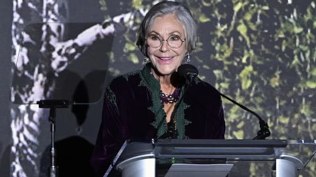 <ruby><rb><span class="" word="2">2</span><span class="" word="0">0</span><span class="" word="2">2</span><span class="" word="6">6</span><span class="jlpt-n5" word="年">年</span></rb><rt>にせんにじゅうろくねん</rt></ruby> <ruby><rb><span class="jlpt-n4" word="世界">世界</span></rb><rt>せかい</rt></ruby><span class="" word="で">で</span><ruby><rb><span class="jlpt-n3" word="一番">一番</span></rb><rt>いちばん</rt></ruby><span class="" word="お">お</span><ruby><rb><span class="" word="金">金</span><span class="" word="持">持</span></rb><rt>かねも</rt></ruby><span class="" word="ち">ち</span><span class="" word="の">の</span><ruby><rb><span class="jlpt-n4" word="女性">女性</span></rb><rt>じょせい</rt></ruby><span class="" word="た">た</span><span class="" word="ち">ち</span>