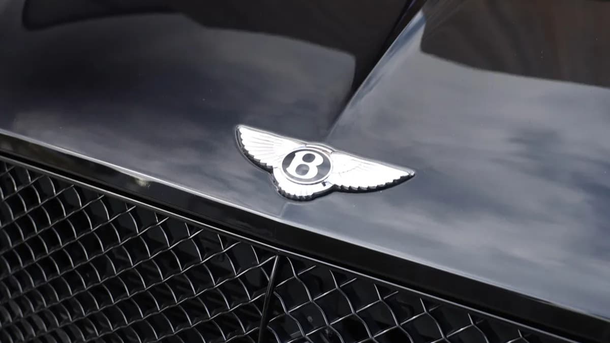 ベントレー、中国とアメリカの問題で275人を解雇