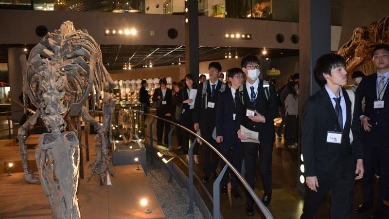 福井県に開設された恐竜研究学部、科学研究の最前線へ