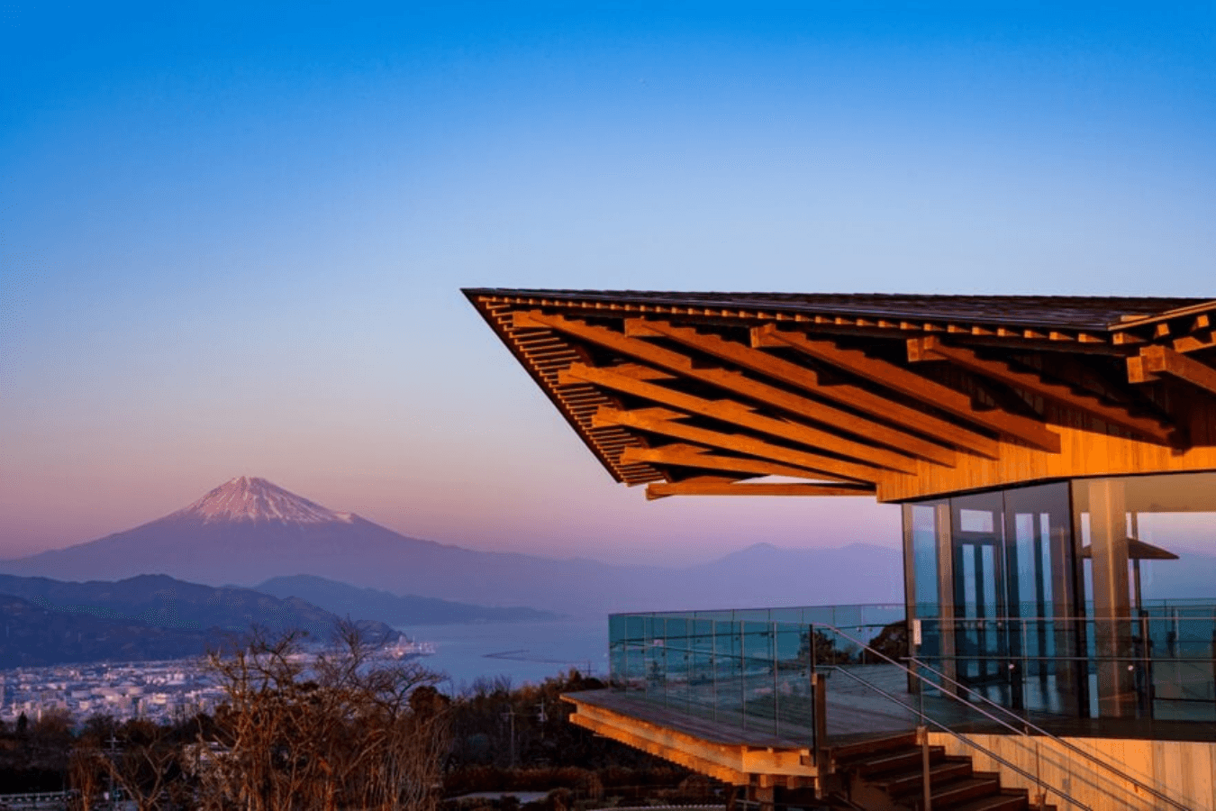 日本平夢テラス　天空に浮かぶ絶景パノラマ