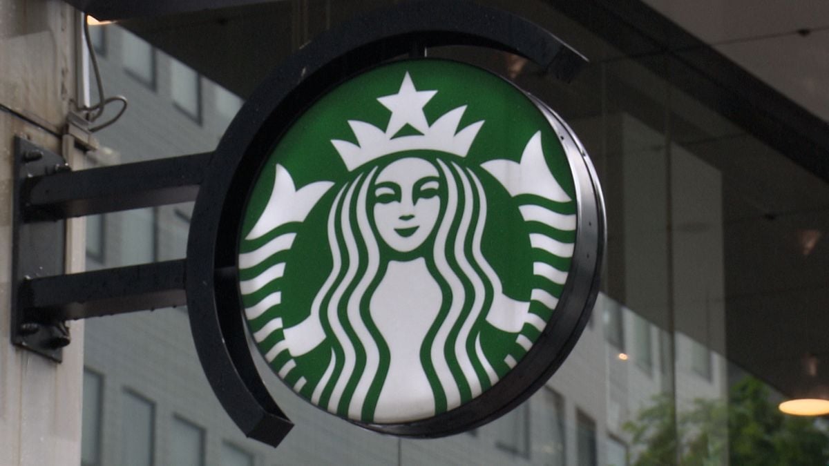 スターバックスのバリスタ　新しいふくのきまりでストライキ