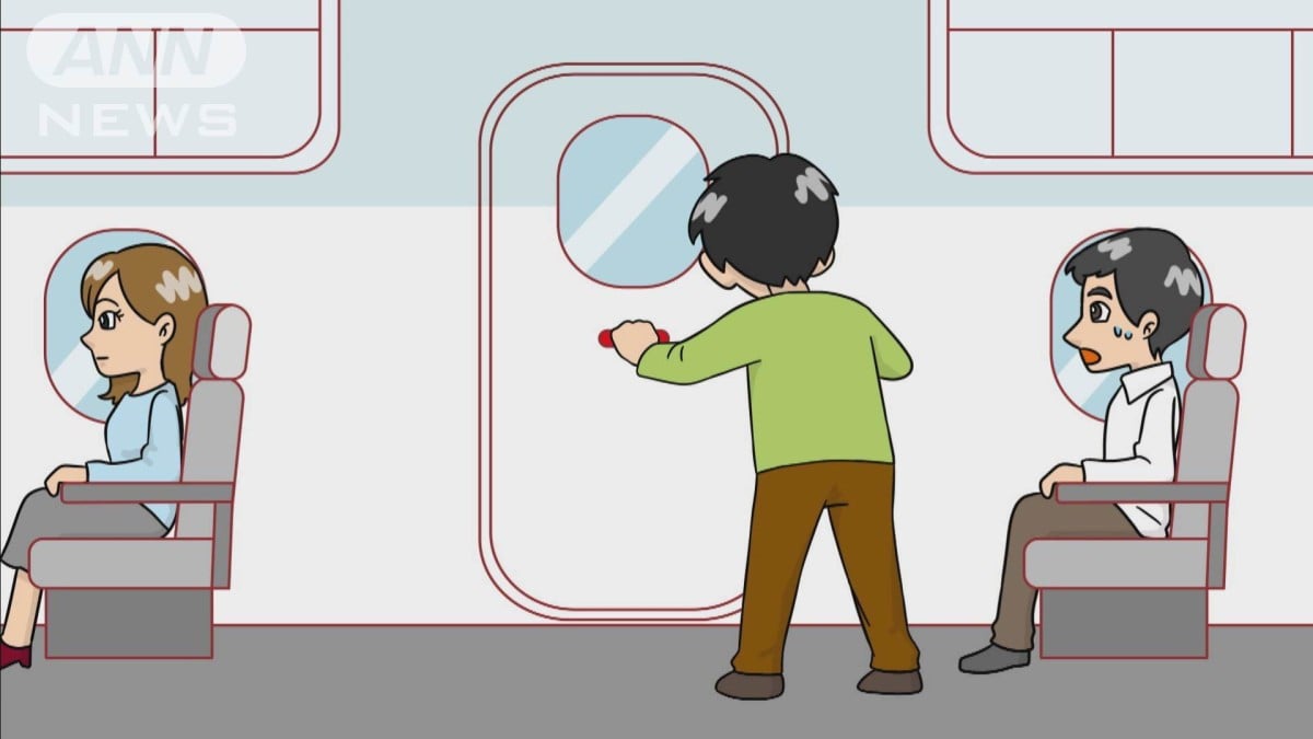 ひこうきで おとこの ひとが ドアを あけようとしました